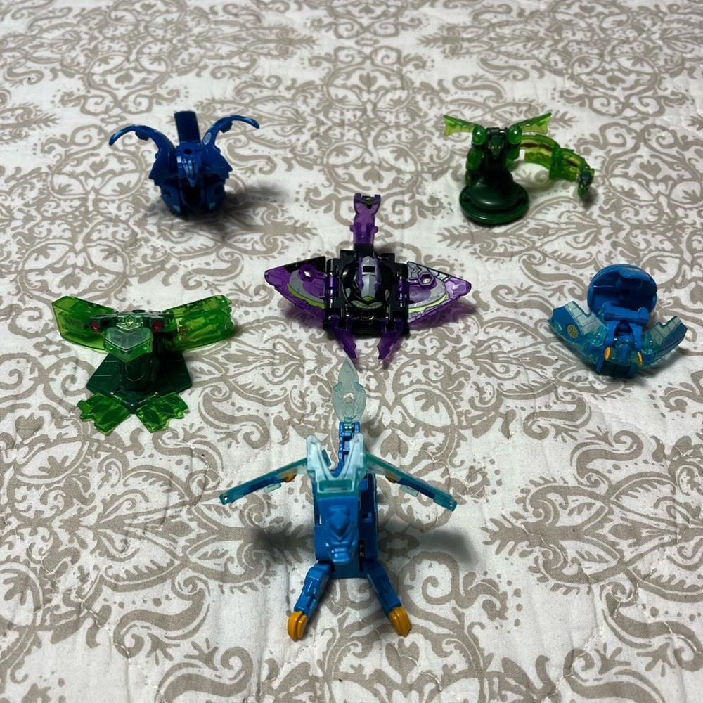 Lot of 6 Bakugans, Colorful Transforming Robot Toy Set